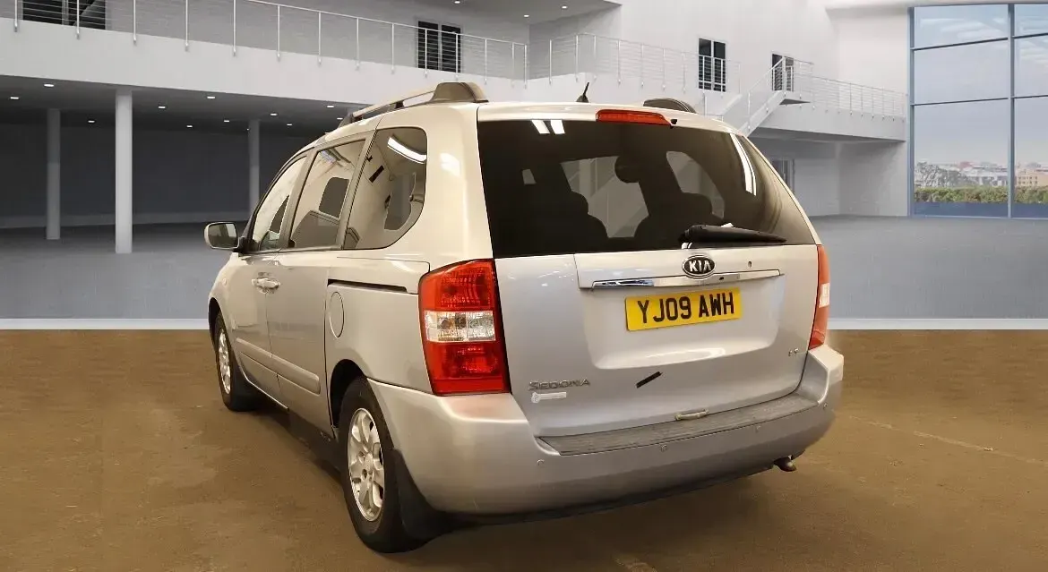 Used Kia Sedona 2009 Silver MPV