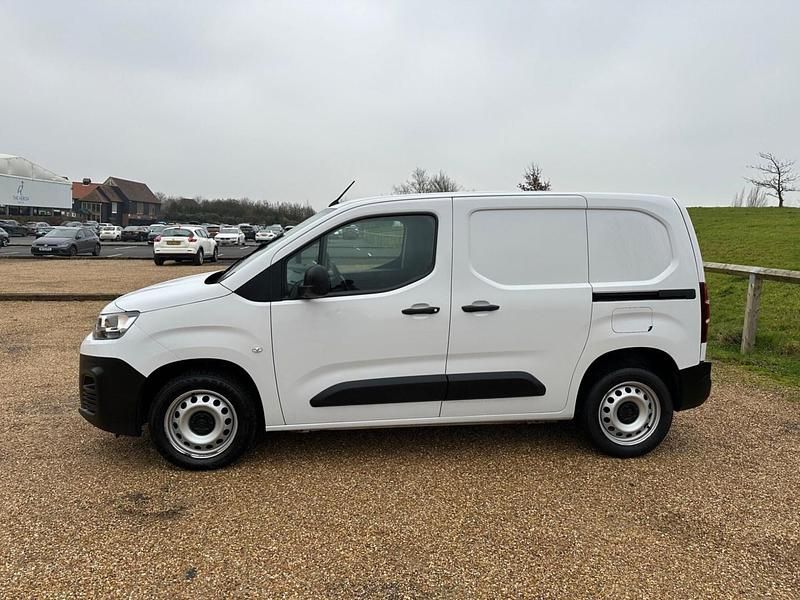 Used Citroën Berlingo 100 HP (73 kW) 2023 White MPV