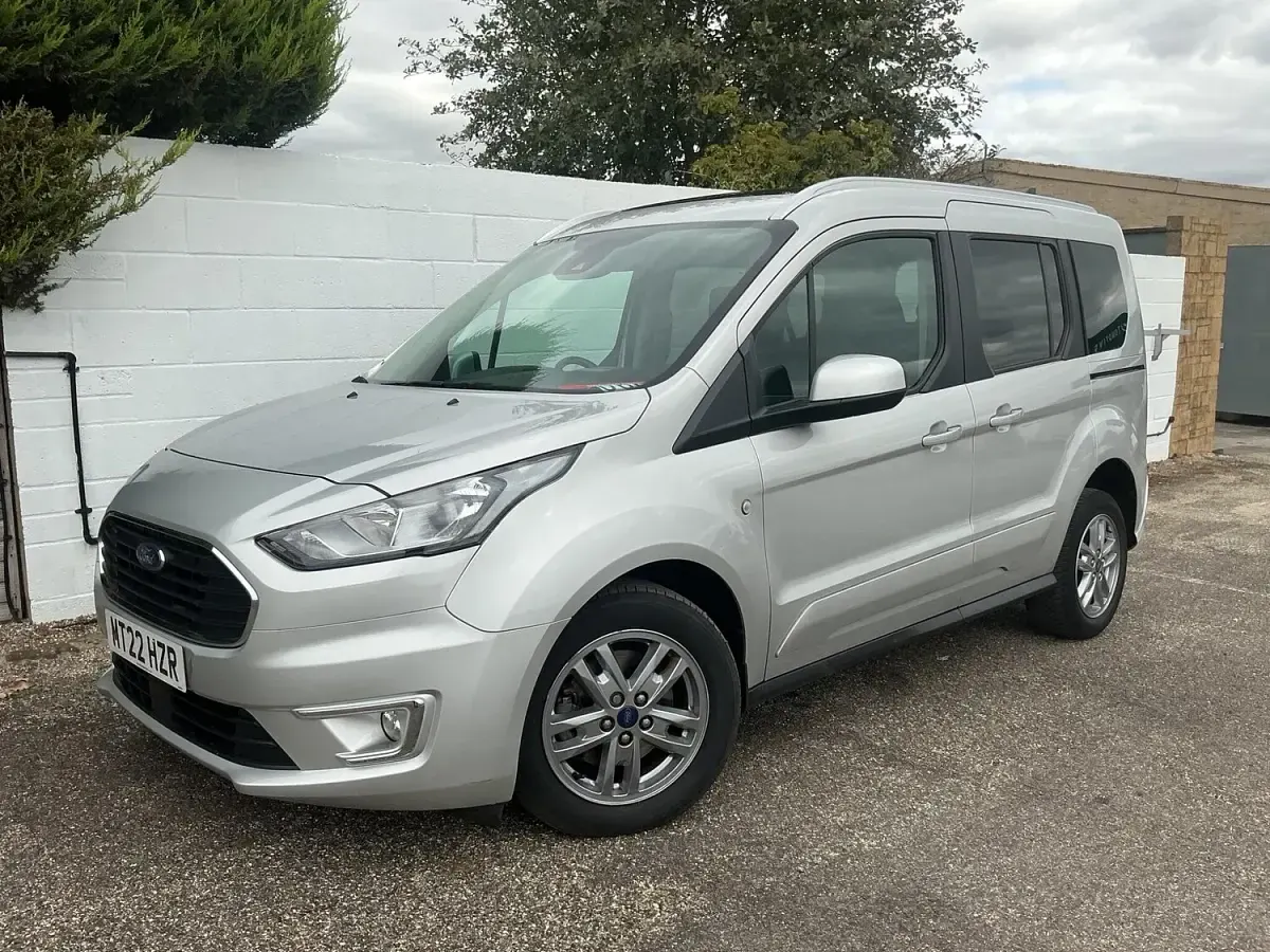 Used Ford Tourneo Connect Titanium 120 HP (88 kW) 2022 Silver MPV