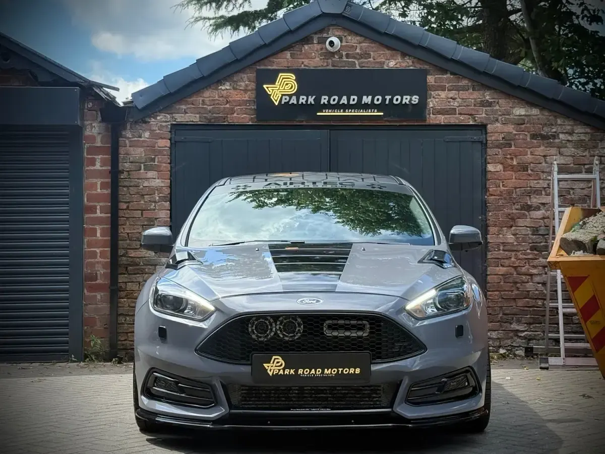 Used Ford Focus ST 185 HP (136 kW) 2017 Grey Hatchback