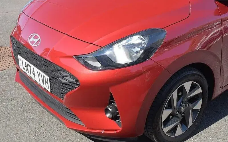 Used Hyundai i10 Advanced 79 HP (58 kW) 2024 Red Hatchback