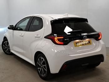 Used Toyota Yaris Hybrid Design 116 HP (85 kW) 2022 White Hatchback