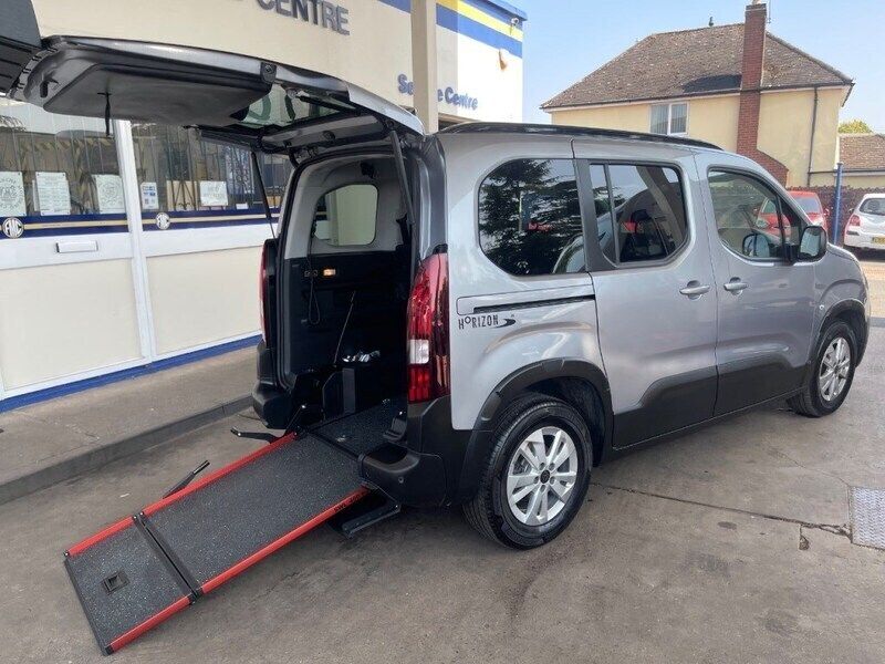 Grey Used 2025 Peugeot Rifter Allure MPV | £26,995 - Image 1/4