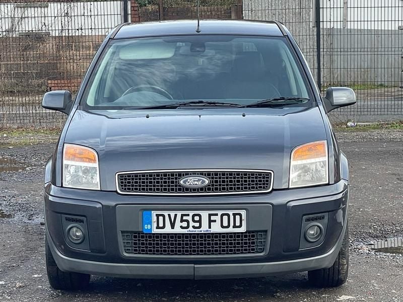 Used Ford Fusion Titanium 99 HP (72 kW) 2009 Grey Hatchback