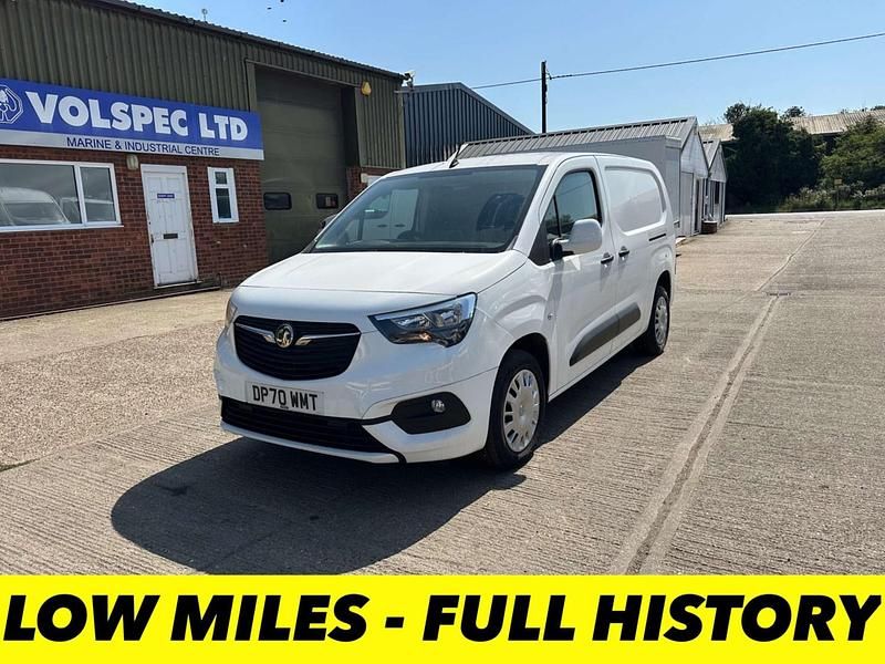 White Used 2020 Vauxhall Combo Sportive MPV | £8,500 (Fair price) - Image 1/2
