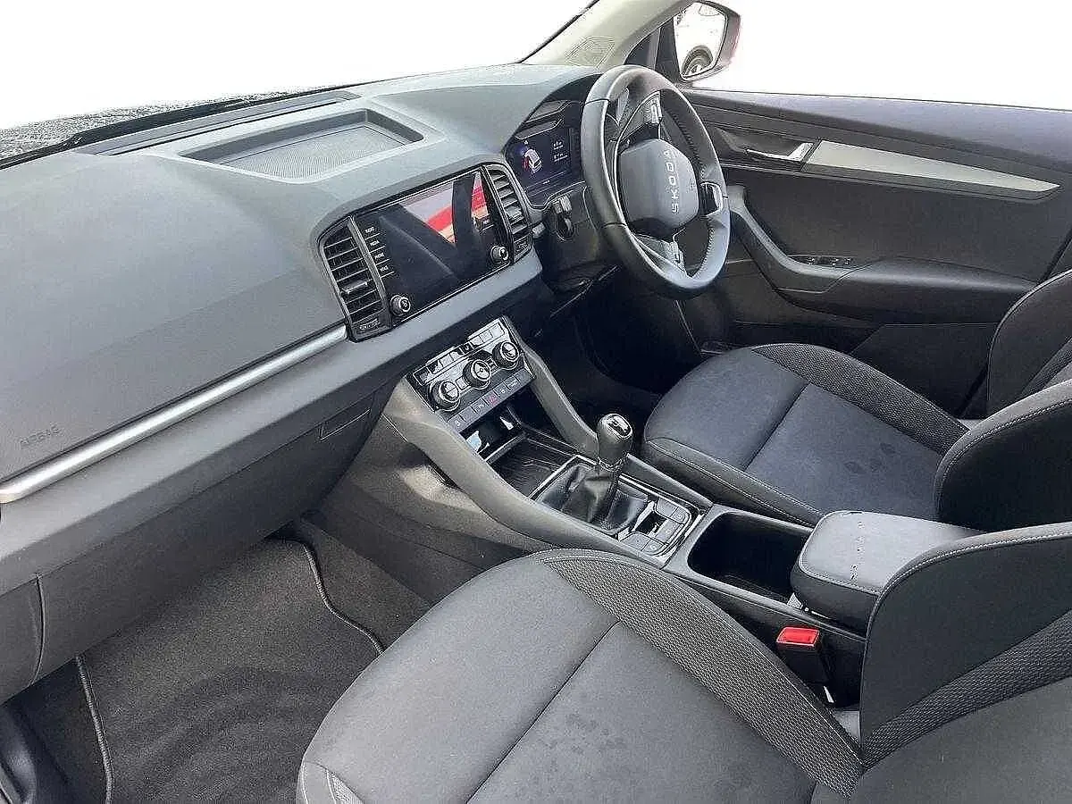 Used Skoda Karoq SE 113 HP (83 kW) 2025 Black magic pearl effect SUV