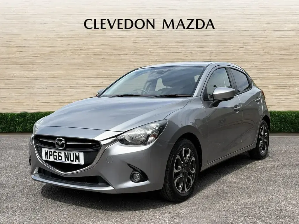 Gebraucht Mazda 2 Inclusive 90 PS (66 kW) 2016 Silber Kleinwagen