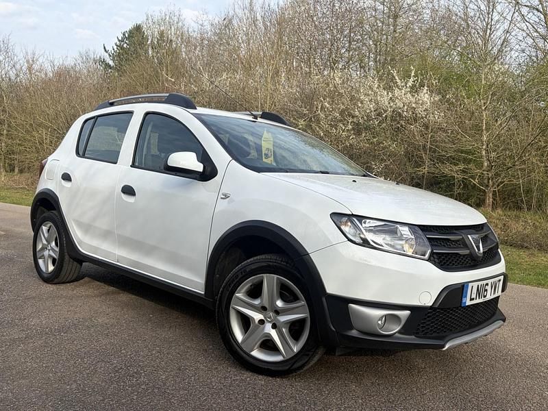 Used Dacia Sandero Lauréate 2016 White Hatchback