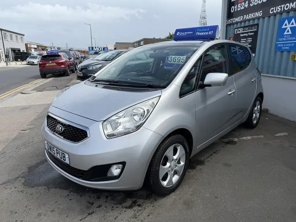 Used Kia Venga 125 HP (91 kW) 2015 Silver Hatchback
