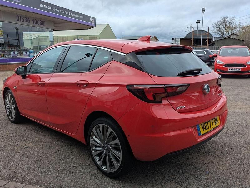 Used Vauxhall Astra SRi 150 HP (110 kW) 2017 Red Hatchback