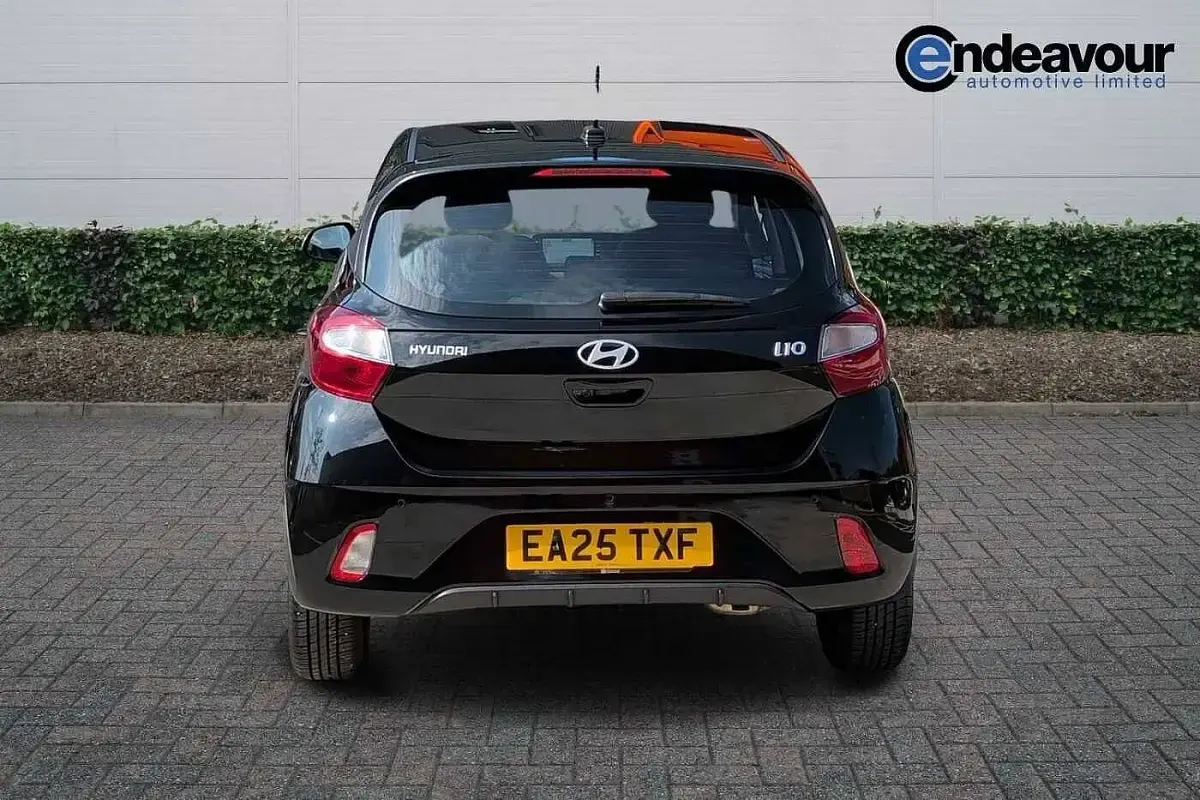 Used Hyundai i10 Advanced 79 HP (58 kW) 2025 Black Hatchback