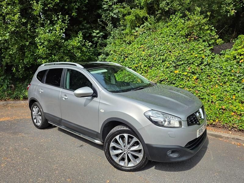 Silver Used 2011 Nissan Qashqai +2 Tekna SUV | £3,295 (Fair price) - Image 1/4