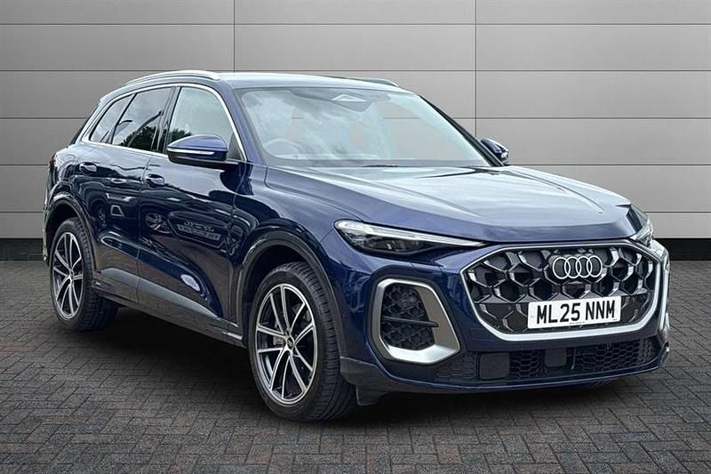 Navarra blue Used 2025 Audi Q5 Advanced SUV | £55,000 (Expensive) - Image 1/4