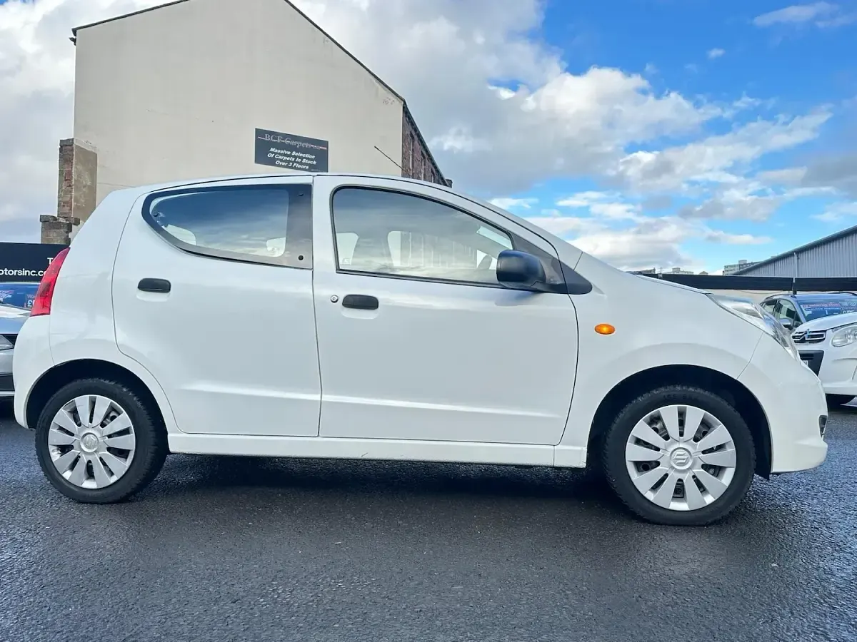 Used Suzuki Alto 68 HP (50 kW) 2012 White Hatchback