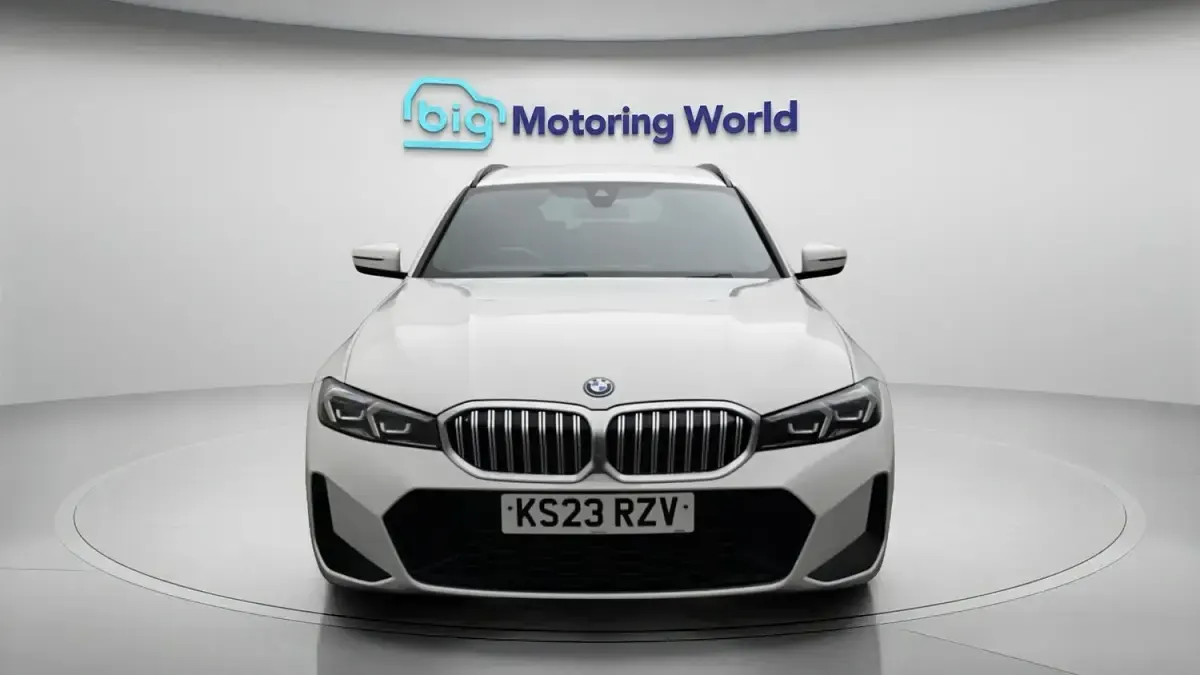 Used BMW 330e M Sport 292 HP (214 kW) 2023 White Estate