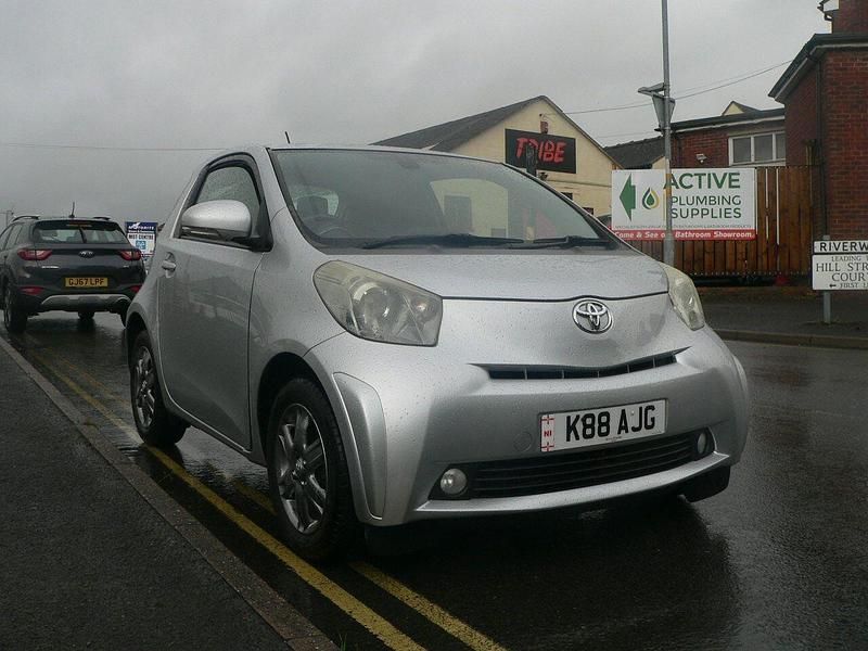 Silver Used 2009 Toyota iQ Hatchback | £2,995 (Fair price) - Image 1/4
