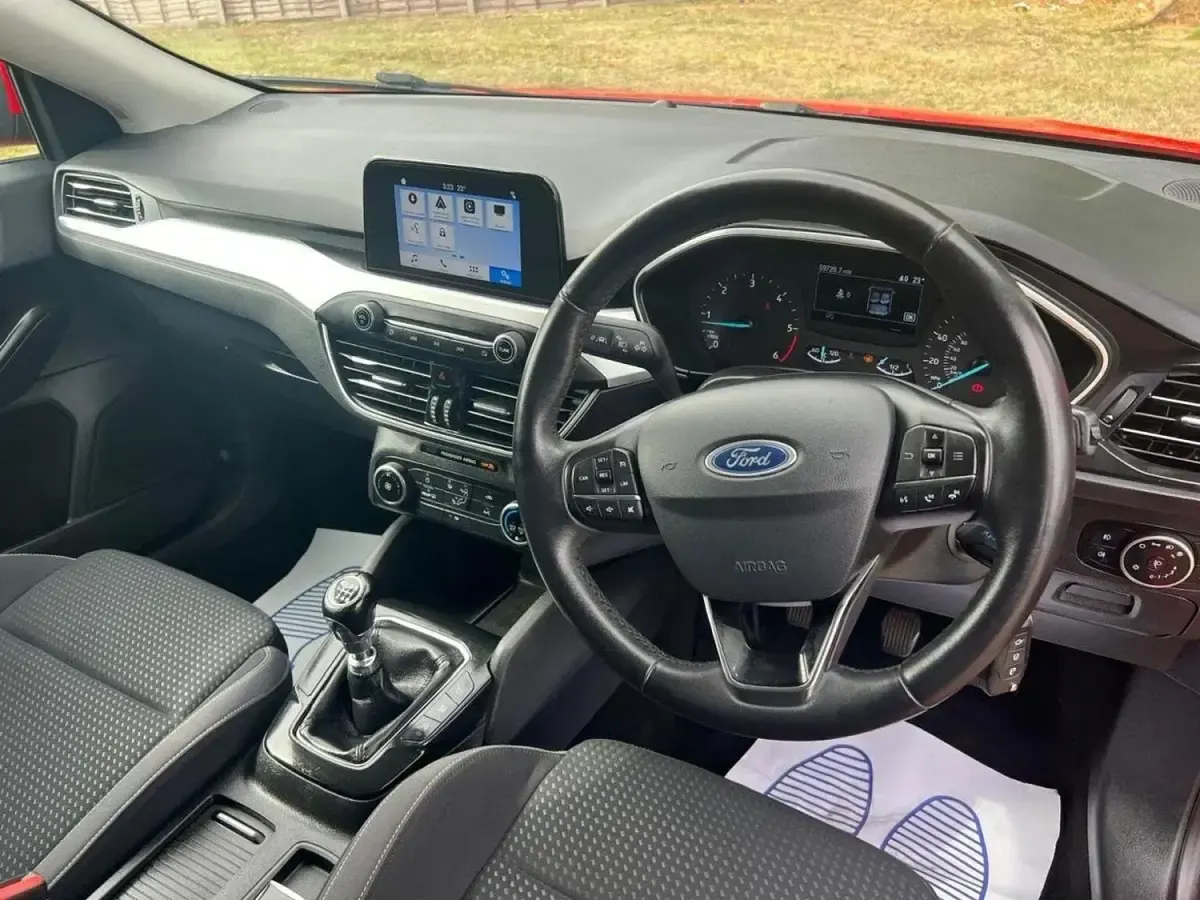 Second-hand Ford Focus Zetec 120 CP (88 kW) 2019 Roșu Hatchback