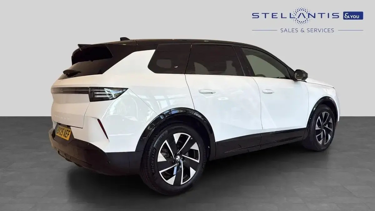 Used Vauxhall Grandland 154 kW (210 HP) 2025 White SUV