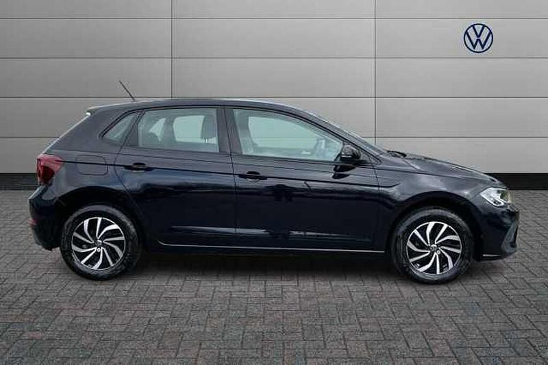 Used VW Polo Life 80 HP (58 kW) 2024 Black Hatchback