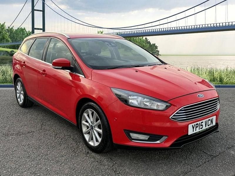 Used Ford Focus Titanium 125 HP (91 kW) 2015 Red Estate