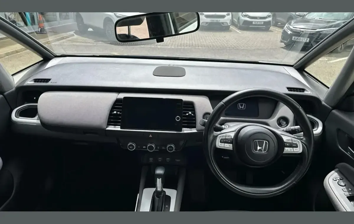 Used Honda Jazz Hybrid 109 HP (80 kW) 2021 White Hatchback