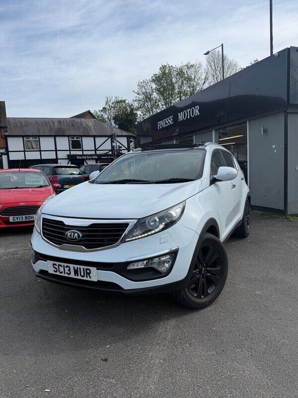 White Used 2013 Kia Sportage 2 SUV | £4,799 (Good price) - Image 1/4