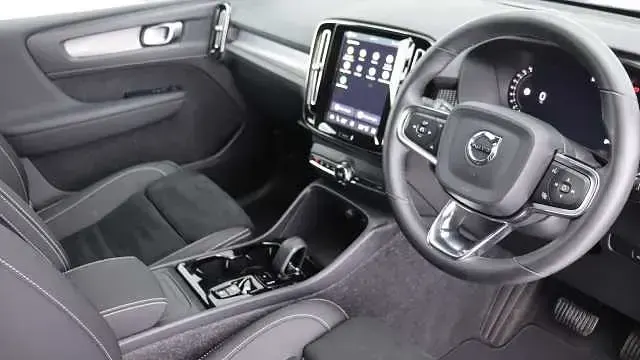 Used Volvo XC40 Plus 163 HP (119 kW) 2025 SUV