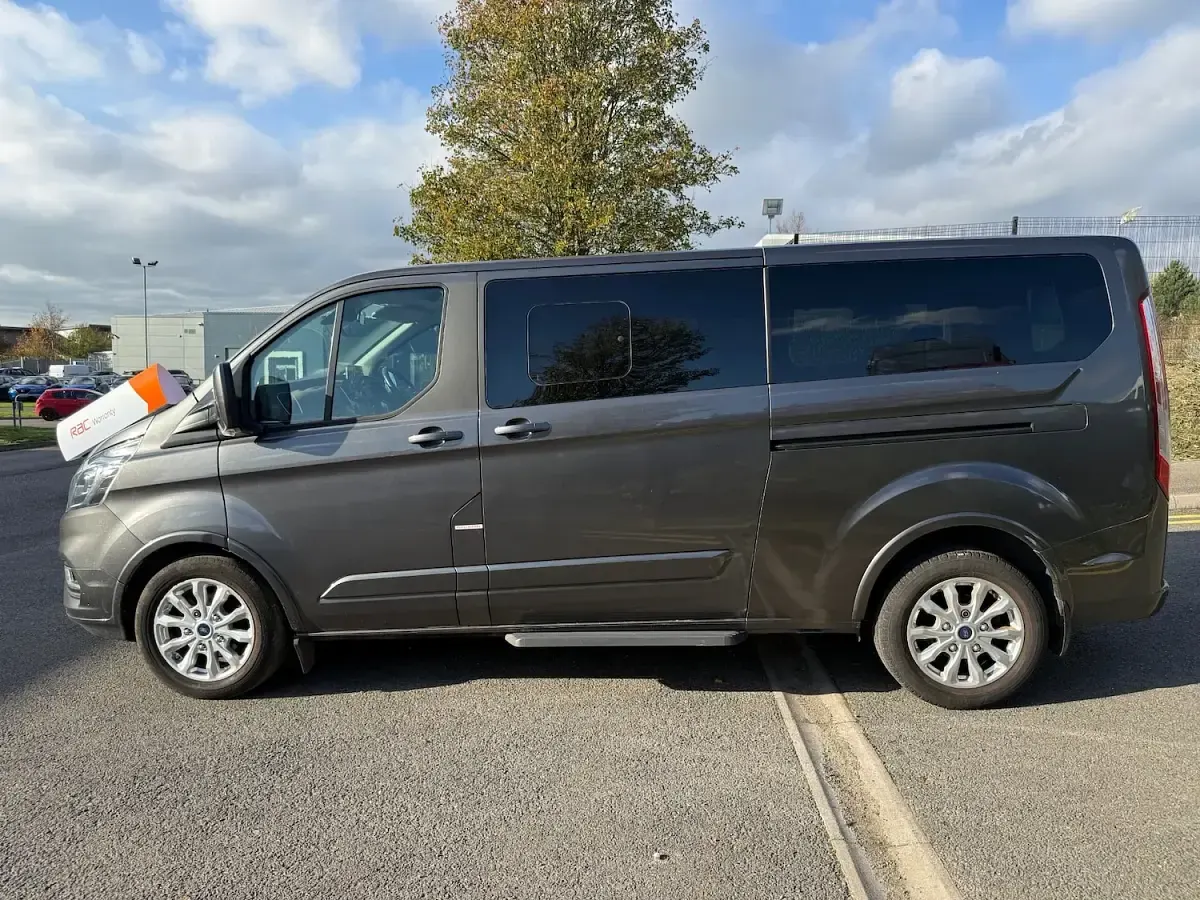 Used Ford Tourneo Custom Titanium 130 HP (95 kW) 2020 Grey Van