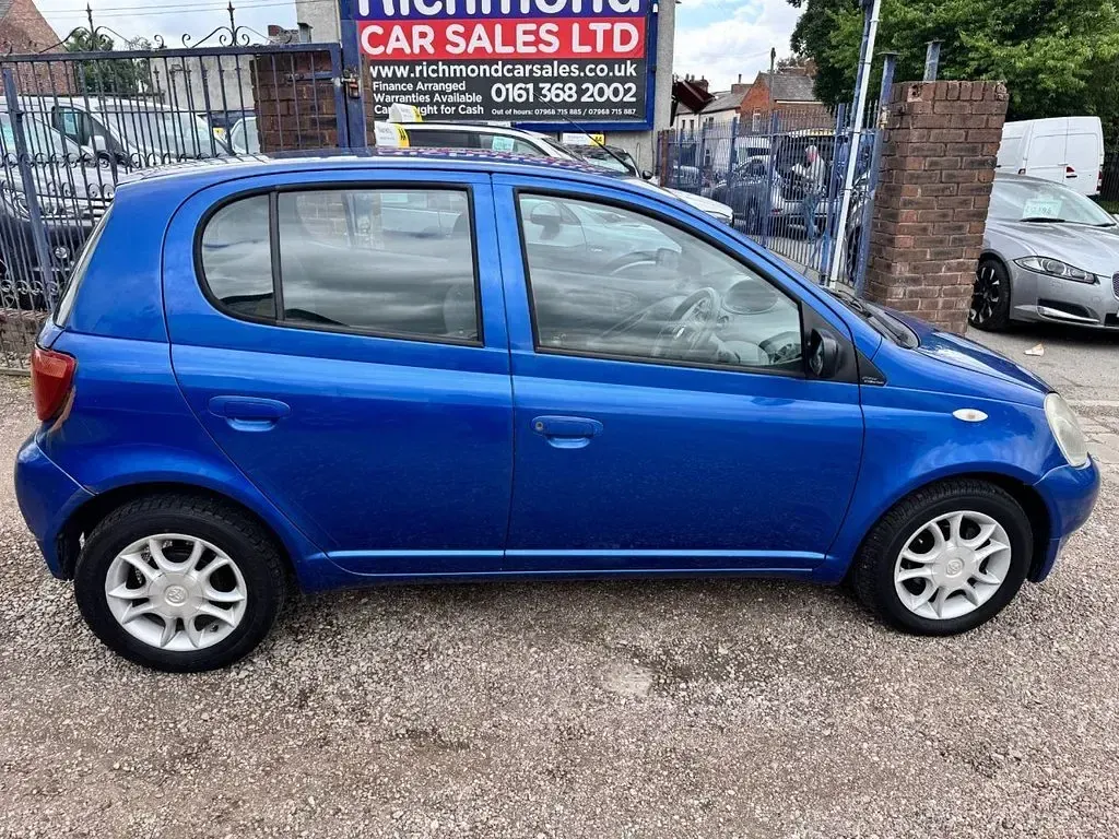 Used Toyota Yaris 67 HP (49 kW) 2003 Blue Hatchback