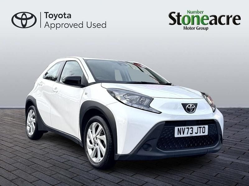 White Used 2023 Toyota Aygo X PURE SUV | £12,500 (Good price) - Image 1/4