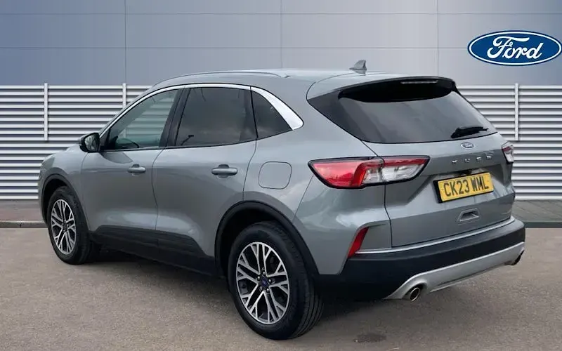 Usado Ford Kuga Titanium 150 HP (110 kW) 2023 Prateado SUV