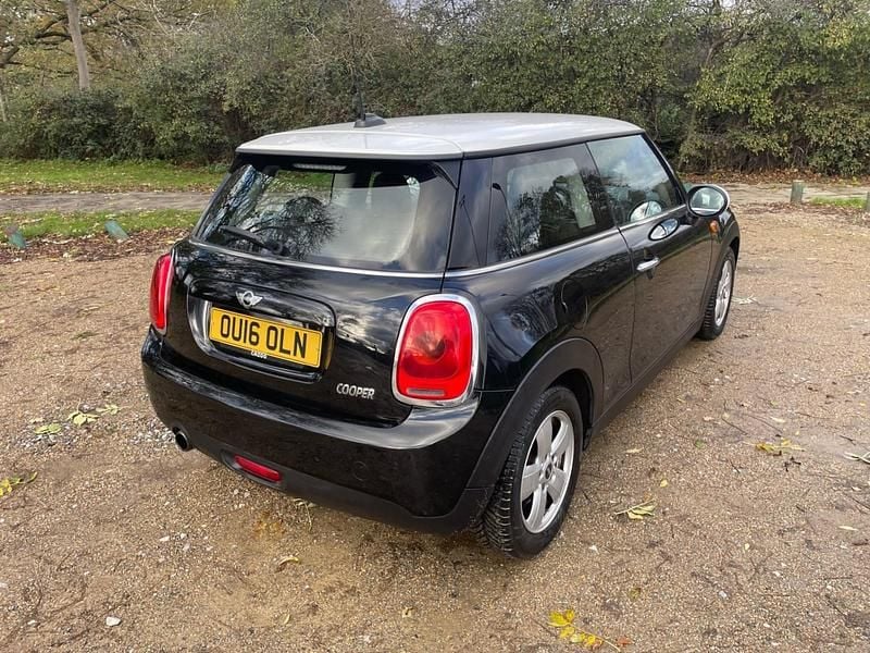 Begagnad Mini Cooper Hatch 2016 Svart Halvkombi