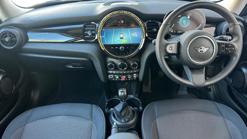 Begagnad Mini Cooper Classic 134 HK (98 kW) 2023 Silver Halvkombi
