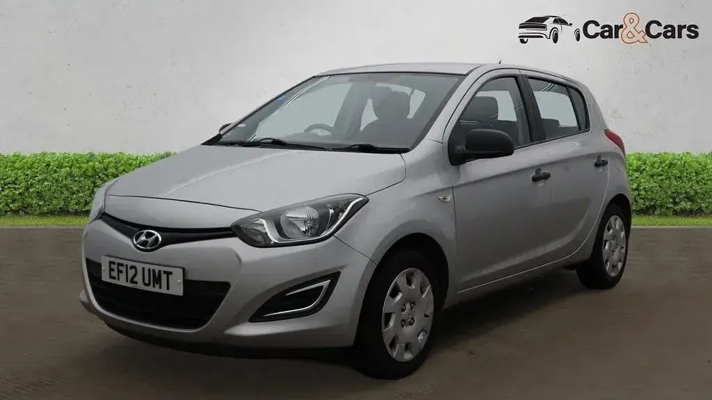 Used Hyundai i20 Classic 85 HP (62 kW) 2012 Silver Hatchback