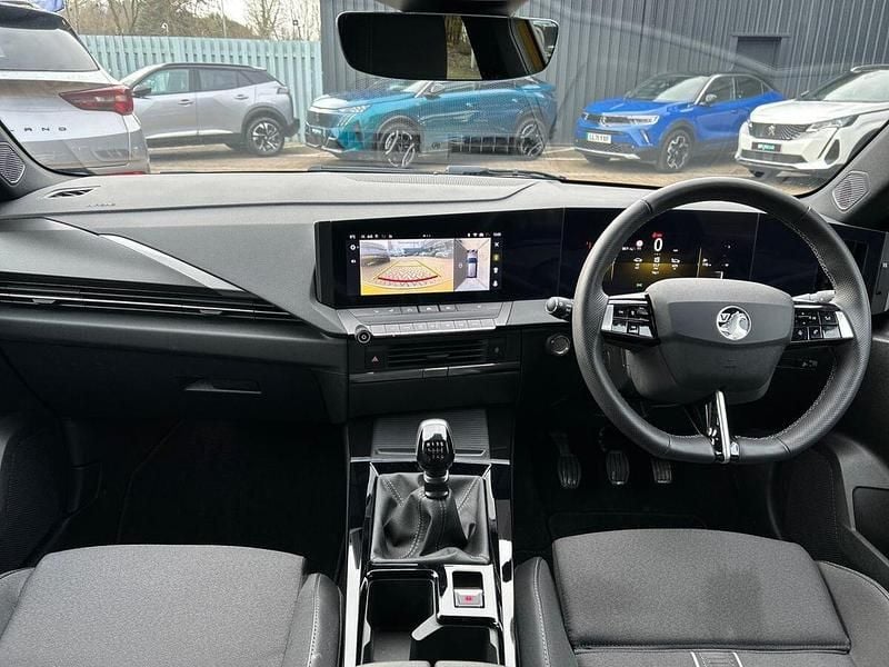 Used Vauxhall Astra S 128 HP (94 kW) 2024 Yellow Hatchback