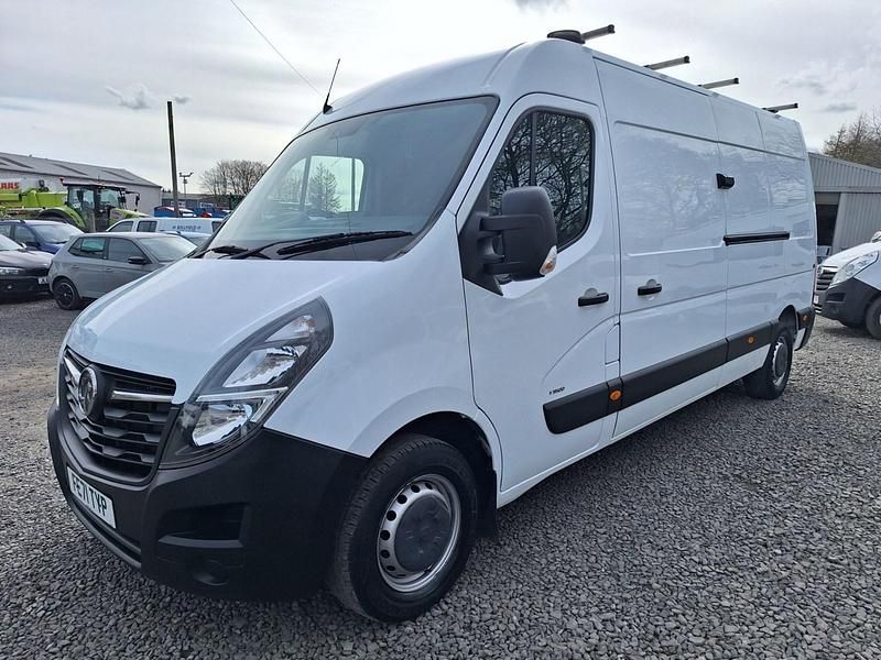 Second-hand Vauxhall Movano 2021 Alb