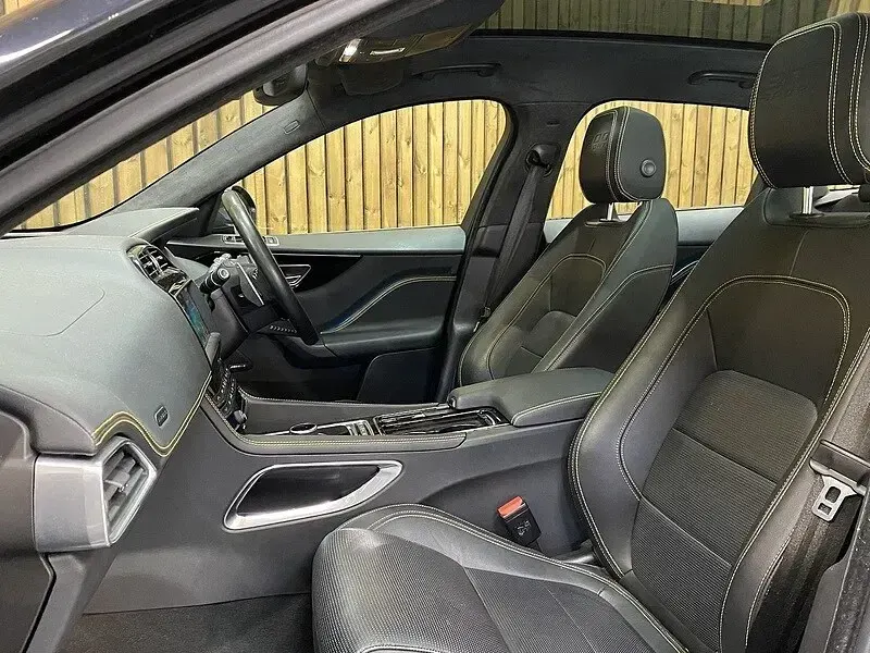 Used Jaguar F-Pace 300 HP (220 kW) 2020 Black SUV