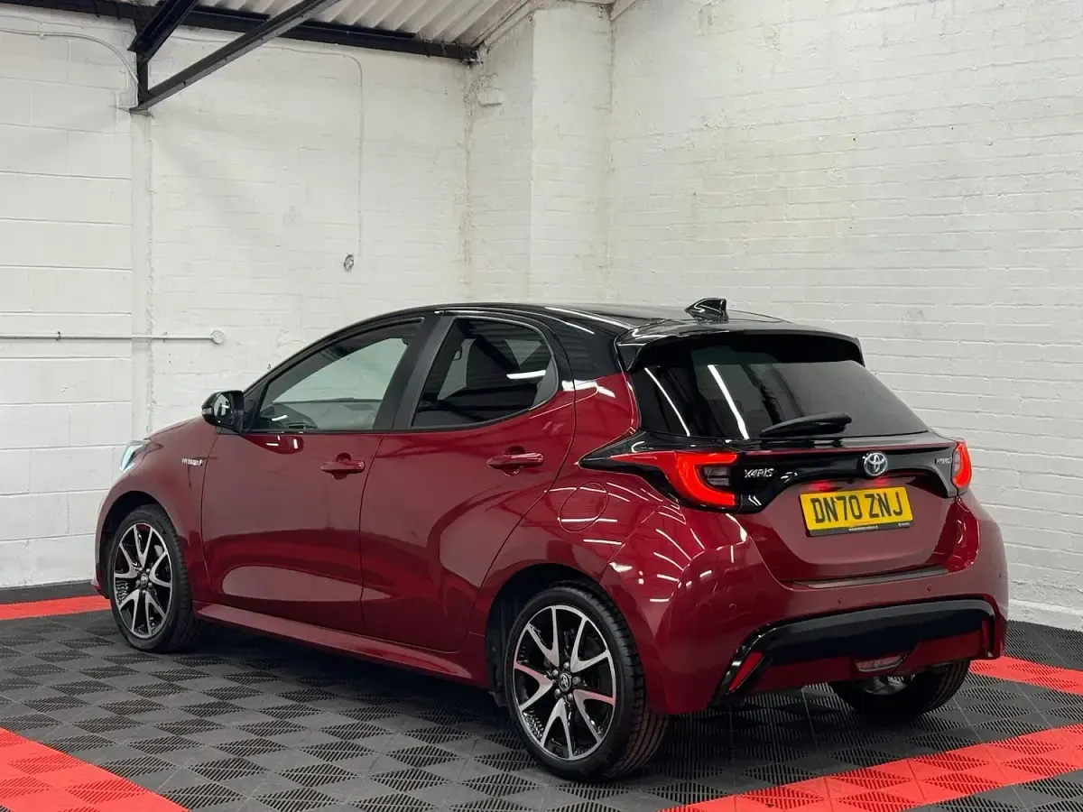 Used Toyota Yaris 91 HP (66 kW) 2020 Red/black Hatchback