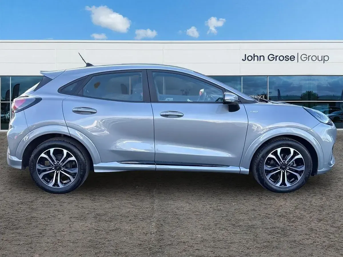 Usado Ford Puma ST-Line 2023 Plateado Utilitario