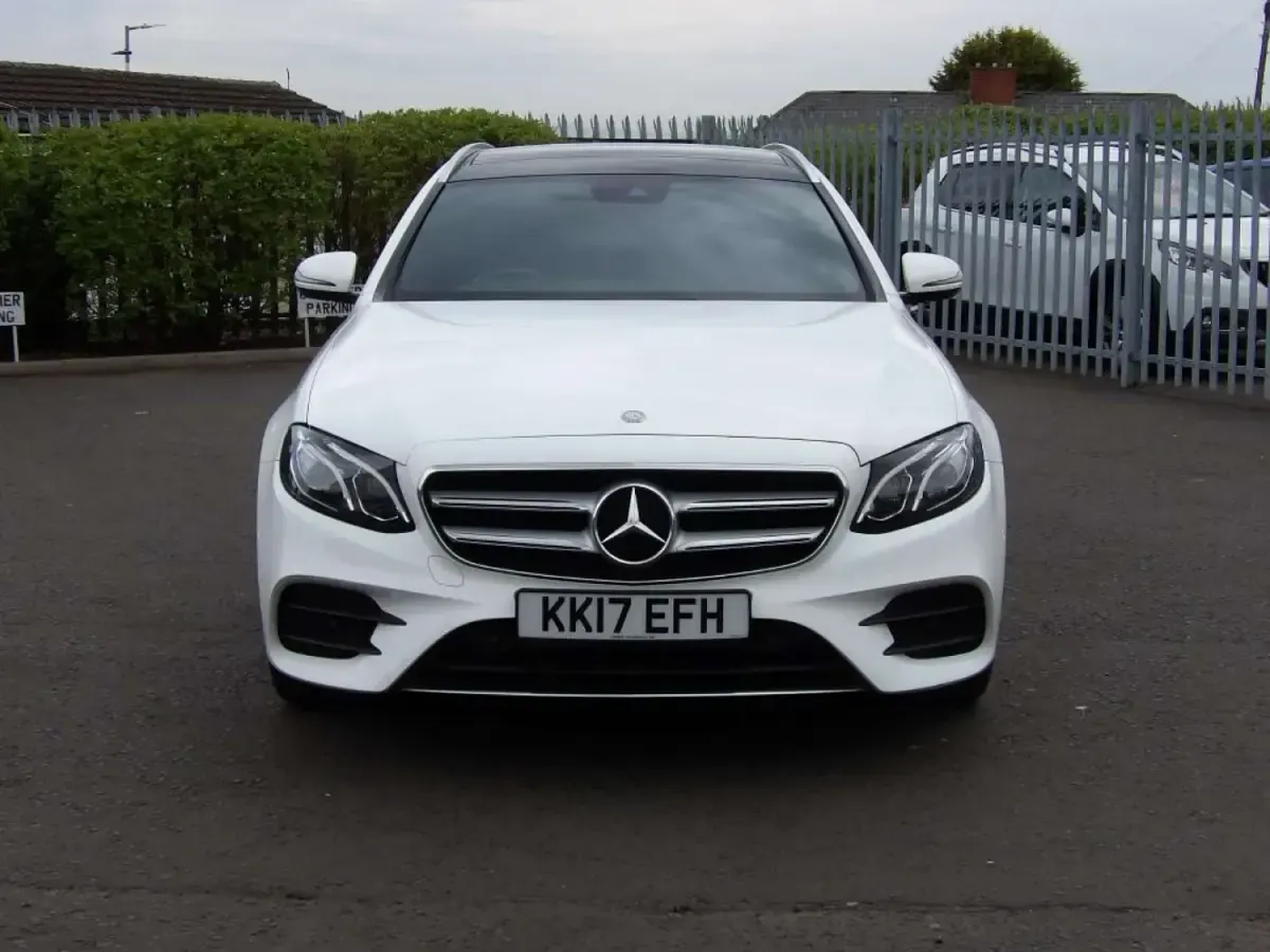 Gebraucht Mercedes E220 AMG Line Premium 2017 Weiß Kombi