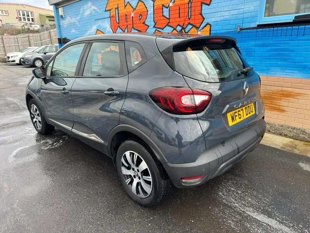 Used Renault Captur Expression+ 90 HP (66 kW) 2017 Blue SUV