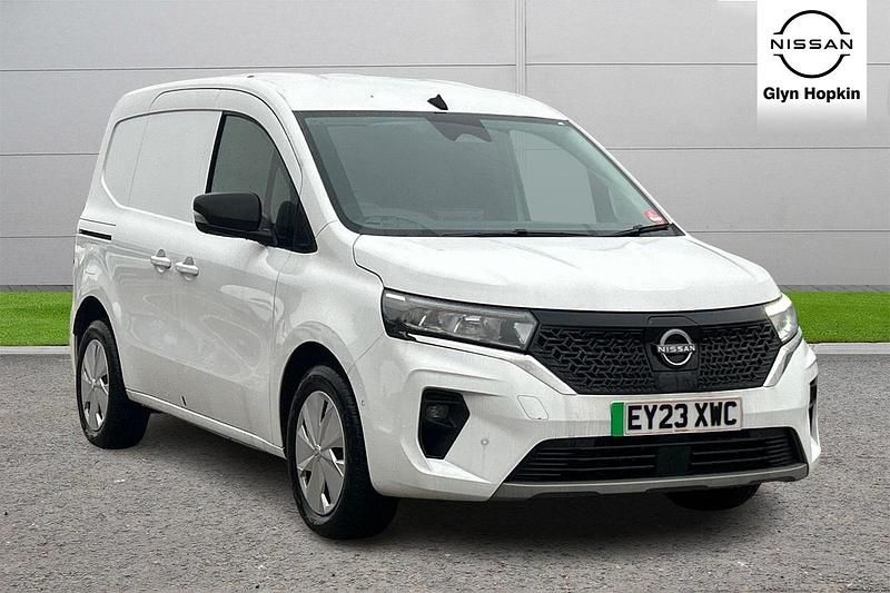 White Used 2023 Nissan Townstar Tekna MPV | £12,303 (Good price) - Image 1/4