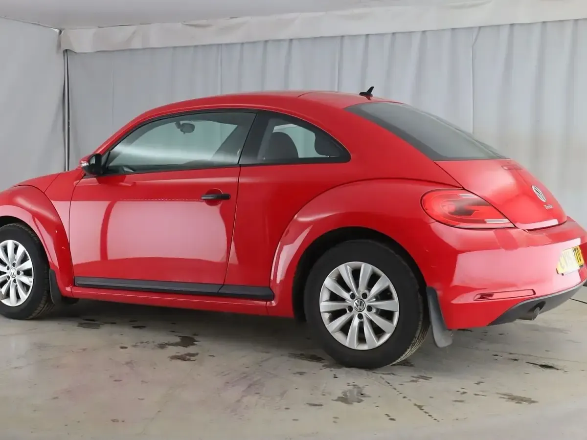 Used VW Beetle S 105 HP (77 kW) 2015 Red Hatchback