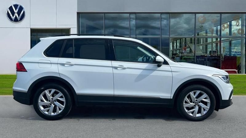Used VW Tiguan Life 150 HP (110 kW) 2022 Pure white SUV
