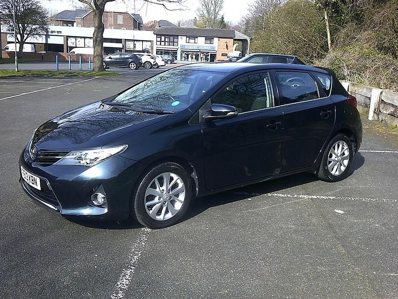 Used Toyota Auris Multidrive S 132 HP (97 kW) 2013 Grey Hatchback