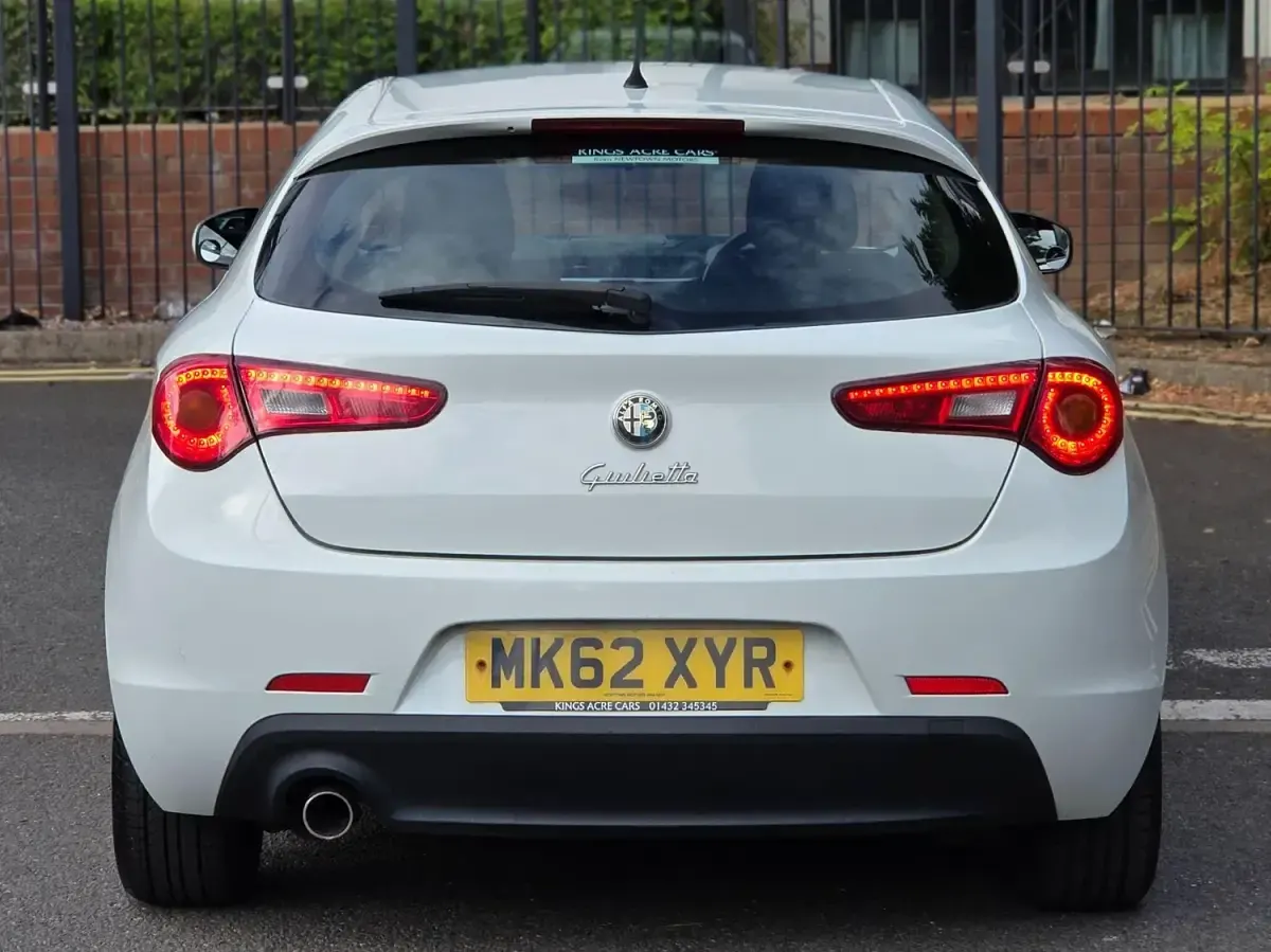 Used Alfa Romeo Giulietta Turismo 105 HP (77 kW) 2012 White Hatchback