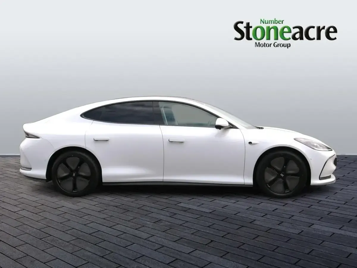 Used MG IM5 216 kW (295 HP) 2025 White Hatchback