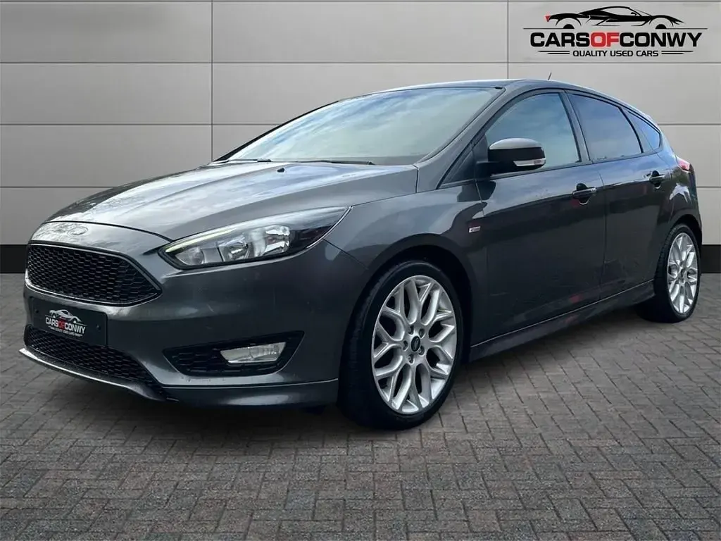 Usado Ford Focus ST-Line 120 HP (88 kW) 2017 Cinzento Citadino