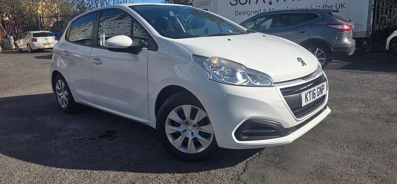 Used Peugeot 208 Access 68 HP (50 kW) 2016 White Hatchback