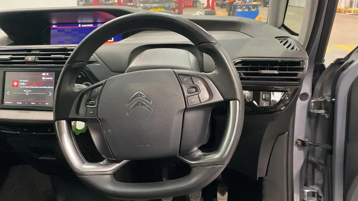 Usado Citroën C4 SpaceTourer Live 131 HP (96 kW) 2021 Cinzento Monovolume